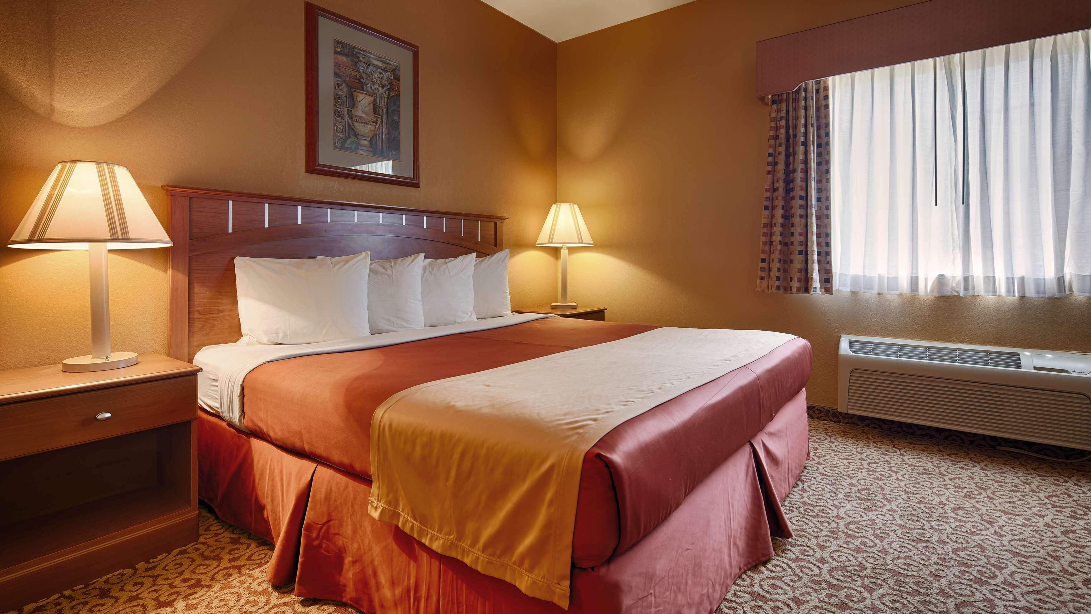 Best Western Plus Hannaford Inn & Suites Kenwood Екстериор снимка