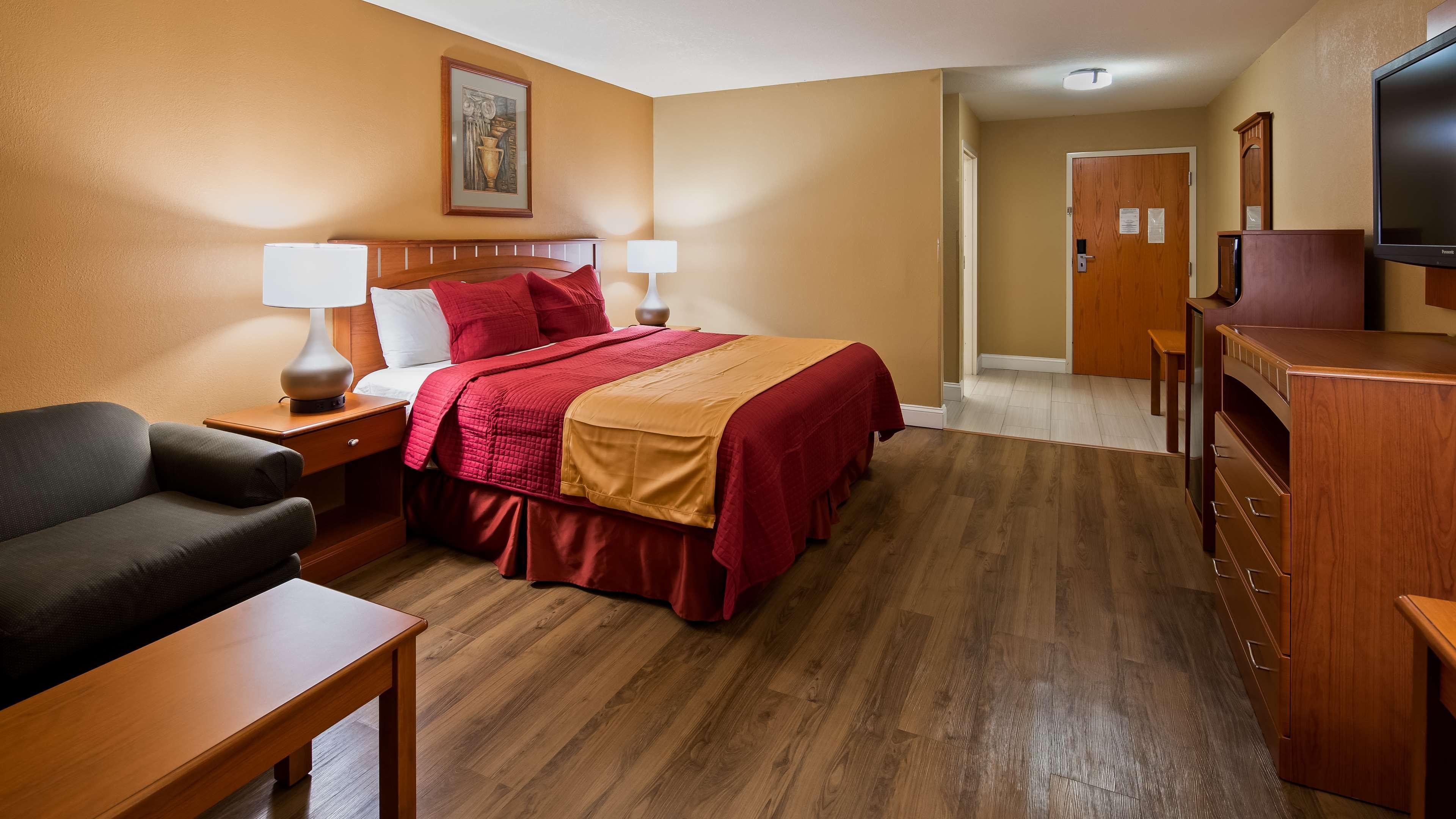 Best Western Plus Hannaford Inn & Suites Kenwood Екстериор снимка