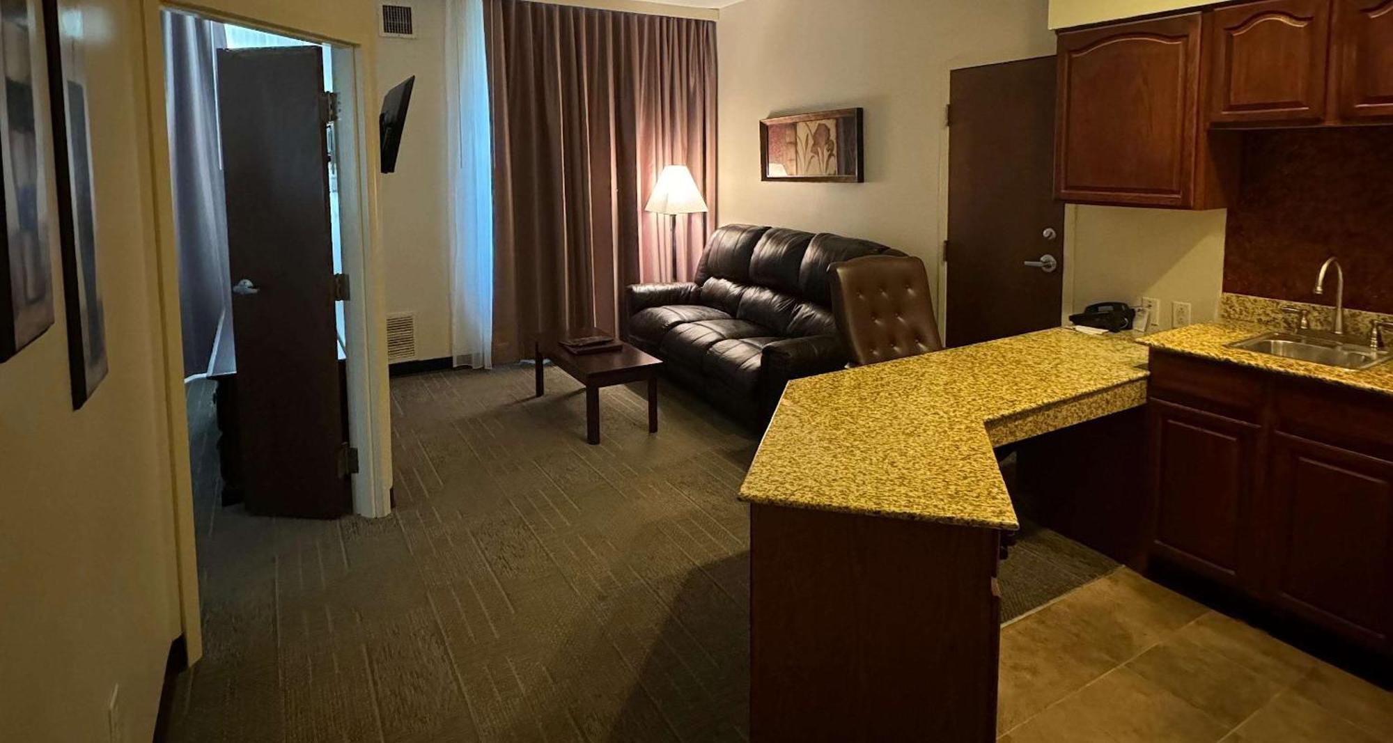 Best Western Plus Hannaford Inn & Suites Kenwood Екстериор снимка
